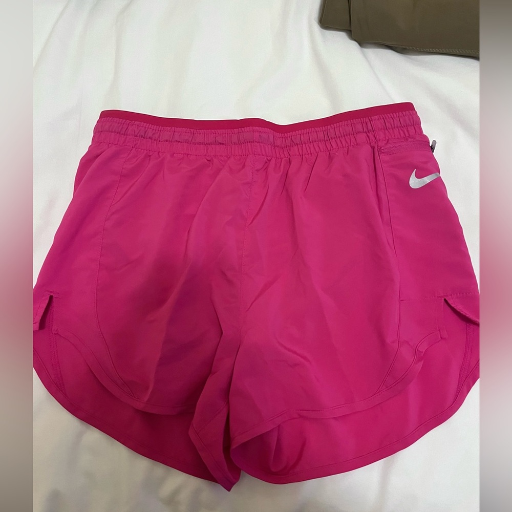 Nike Tempo Luxe 3 in Shorts